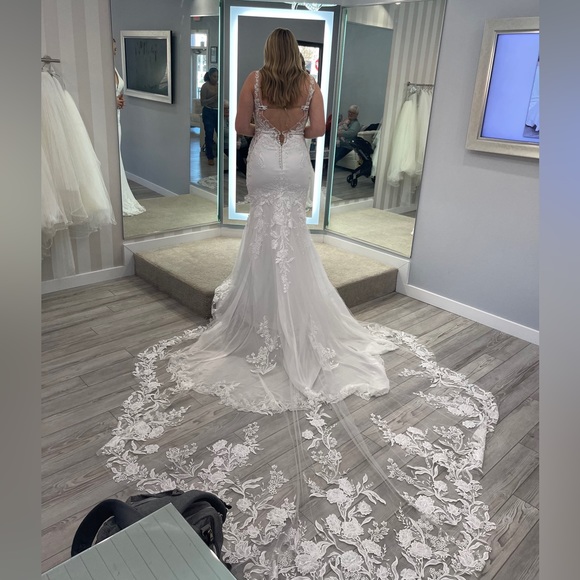 Sottero and Midgley wedding dress. STYLE: Alec 21SW861. Color: Ivory - Picture 9 of 11